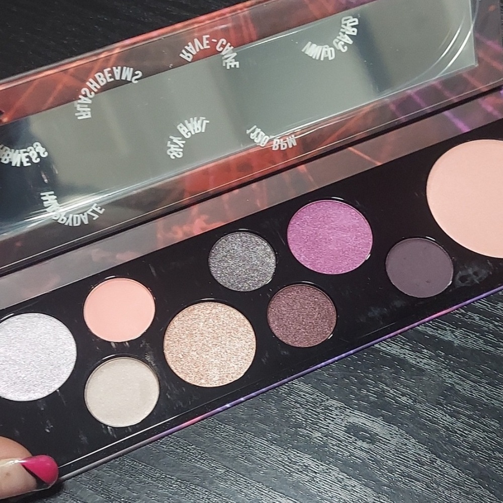 💋🍭Host Pick! Mac Cosmetics Raver Girl Palette